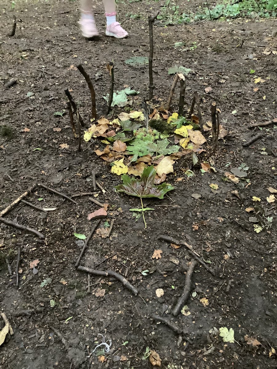 BandBschool's tweet photo. As a part of Sustainability Week, KS1 were inspired by Andy Goldsworthy’s natural Land Art. We went up to forest school to create our own Land Art using natural materials! #BandBSTEM #BandBForestSchool #SustainabilityWeek @mrsdpriscience @eboractrust https://t.co/Xih2TI1sAf