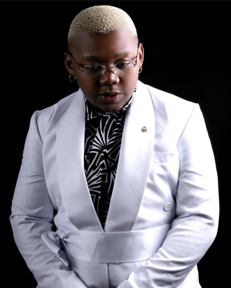 nuewav's tweet photo. ๐ฟ @Aymos_shili continues to consistently serve hits with his tuneful vocals; from Zaka to Lyf Styl, Uzozisola, Sengizwile, Fatela and many more. ๐ฎโ๐จ๐ฏ
Whatโs your all time favourite song by Aymos? ๐ฅ
#RaptureHub https://t.co/HqRrgVROXS