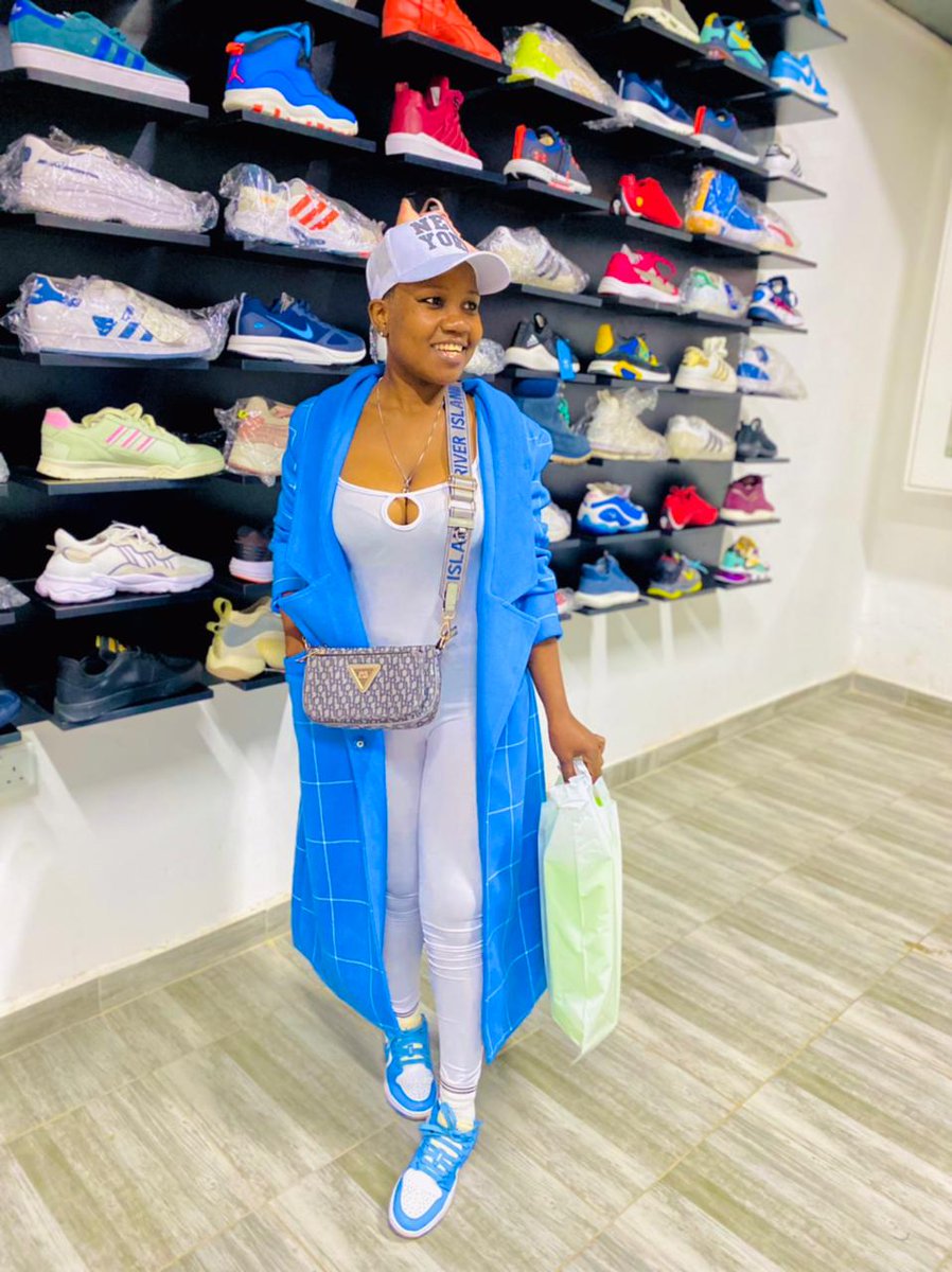 essentialZim's tweet photo. Don't forget to check us out for all your original sneakers ✅
32 Rhodesville avenue, Rhodesville mall shop 7..(On your way to Kamfinsa)
We are open ✅
#originalsneakers
#Authethic
#genuine
#Boxedsneakers
#Laybyes
@essentialZim https://t.co/sCGYdYgzND