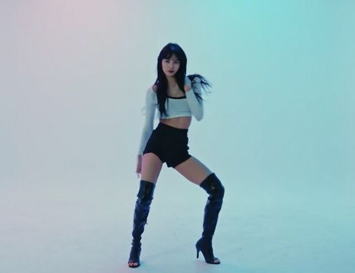 AboutMusicYT's tweet photo. Lisa's 'Film #3' has reaches 100 MILLION views on Youtube. https://t.co/s1SL1QX9p4