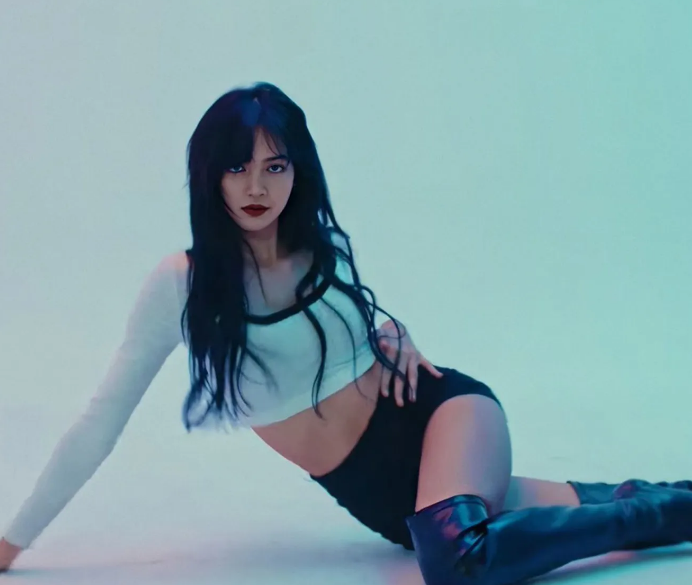 AboutMusicYT's tweet photo. Lisa's 'Film #3' has reaches 100 MILLION views on Youtube. https://t.co/s1SL1QX9p4