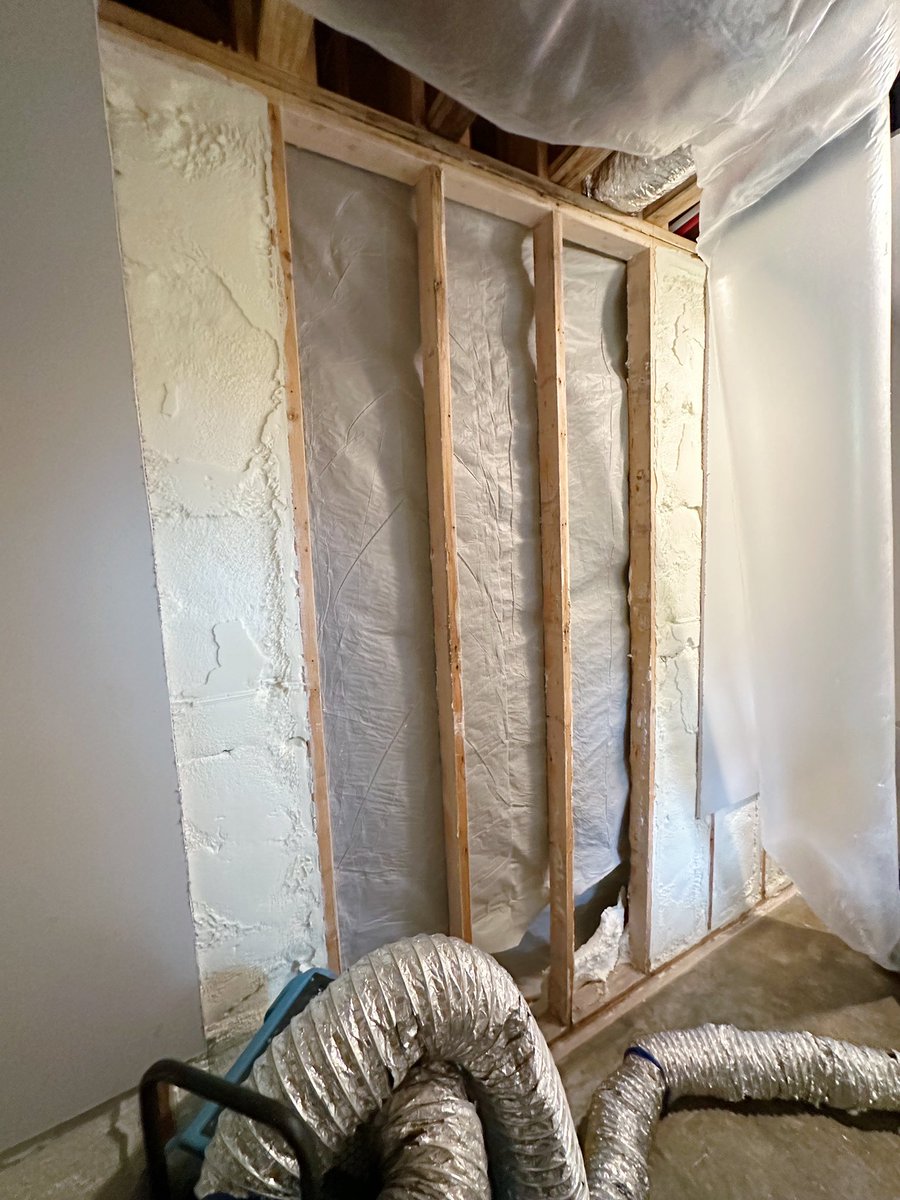 bluechiprestore's tweet photo. If you notice a small leak anywhere in your home, call a plumber right away. Left to leak for too long could result in #mold growth and water damage to multiple rooms in your home. #waterdamagerepair #nashvillebusiness

🚨: 615-832-5300 https://t.co/d6nfWN06Gv