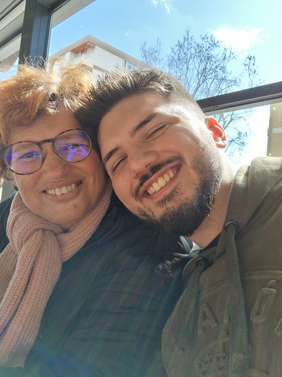 TheTallRooster's tweet photo. No início deste ano perdi a minha irmã, e agora passados poucos meses perco a minha mãe, as duas pessoas mais importantes na minha vida, estou perdido.

Por agora comecei um GoFundMe, se puderem tomar um tempo para ler e/ou ajudar, de qualquer forma possível, eu agradeço imenso. https://t.co/eOCLY75h5w