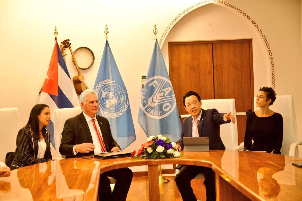 Grato encuentro sostuve con Qu Dongyu, director general <a href="/FAODG/">FAO Director-General QU Dongyu</a>.

Expresamos satisfacción mutua por las excelentes relaciones de cooperación entre esa organización y #Cuba, así como el interés común de continuar fortaleciéndolas. 

Ratificamos compromiso con propósitos de la <a href="/FAO/">Food and Agriculture Organization</a>.