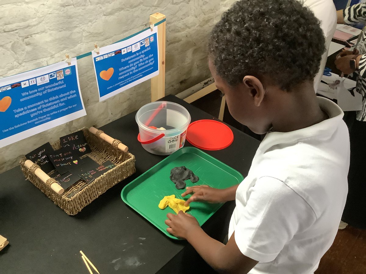 Pupils in Year 2 have thoroughly enjoyed <a href="/RefugeeWeek/">Refugee Week 🧡</a> so far. Today they visited <a href="/stmarysCF10/">St Mary's Church, Cardiff 🧡</a> to explore the variety of reflective prayer spaces that have been set up. What a lovely afternoon - Bendigedig! @SMTVCardiff <a href="/SchsofSanctuary/">Schools of Sanctuary 🧡</a> <a href="/PrayerInSchools/">PrayerSpaceInSchools</a> <a href="/LlandaffDio/">Llandaff Diocese ✝️🏴󠁧󠁢󠁷󠁬󠁳󠁿</a> @CSCJES