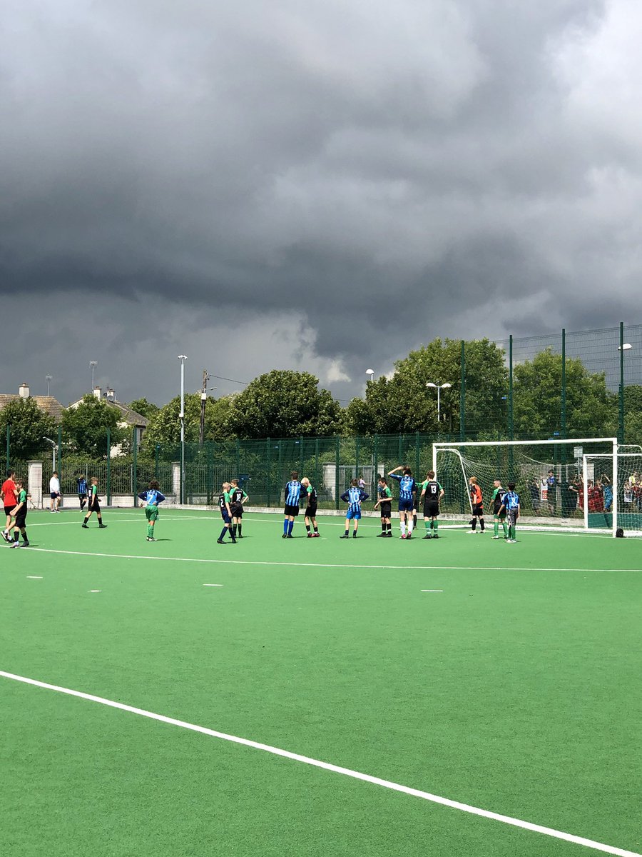 Kicking up a storm on the astro this afternoon! ⚽️⛈
The boys soccer team played a friendly against St. Pats Boys NS. Both teams showed incredible skill and talent! ⚽️💙
Unfortunately, our boys in blue lost out to a strong St Pats side, but we are so proud of them! ⚽️💙