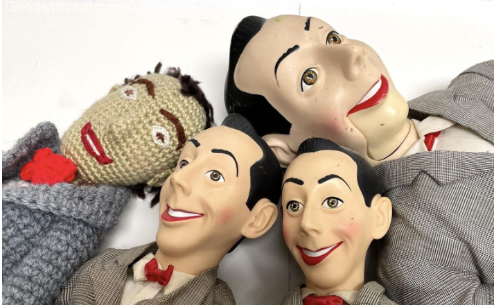 I know you are, but what am I? What a fun find on ShopGoodwill! shopgoodwill.com/item/169976811