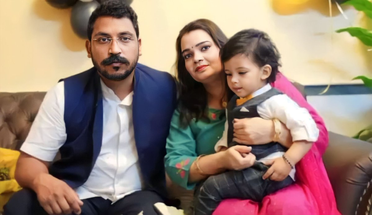 Krishna Sanjeet Jatav (@sanjeetjatavasp) on Twitter photo मेरे भैया भाभी और मेरा भतीजा युग आज़ाद...!
लगा लो आरोप जितने लगाने हैं , आसान होता है किसी पर उंगली उठाना ।
खोज लेना पूरी दुनियां में, मेरे भाई सा संघर्षशील कोई मिल जाए तो बताना ।।
<a href="/BhimArmyChief/">Chandra Shekhar Aazad</a>
💞
<a href="/Maytree_Aazad/">Maytree Singh Aazad</a> मेरे भैया भाभी और मेरा भतीजा युग आज़ाद...!
लगा लो आरोप जितने लगाने हैं , आसान होता है किसी पर उंगली उठाना ।
खोज लेना पूरी दुनियां में, मेरे भाई सा संघर्षशील कोई मिल जाए तो बताना ।।
<a href="/BhimArmyChief/">Chandra Shekhar Aazad</a>
💞
<a href="/Maytree_Aazad/">Maytree Singh Aazad</a>