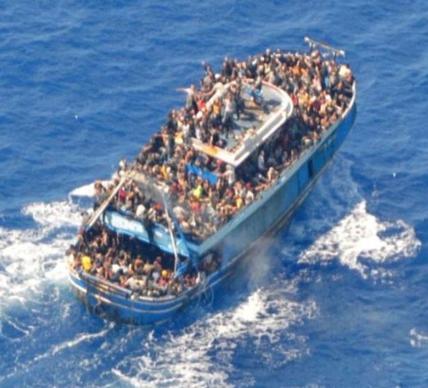 Wenn 500 Menschen im Mittelmeer ertrinken, sind Seenotretter, die einzigen, die wirklich versuchen zu retten und dafür werden sie kriminalisiert. 
Wenn 5 Menschen aus Spaß in einem UBoot zur Titantic tauchen und vermisst werden, versucht Europa alles um sie zu retten.