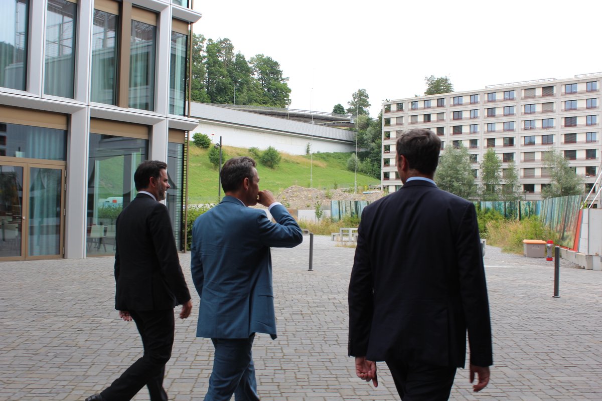 Business France tweet media