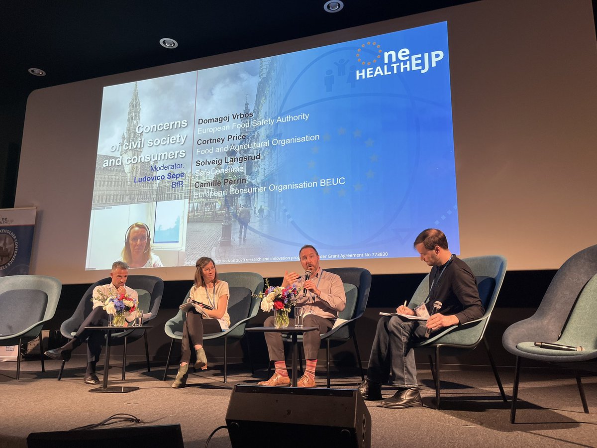 Brilliant panel discussion, beyond classical #OneHealth! 
Ludo Sepe with Domagoj Vrbos, Cortney Price, Solveig Langsrud and Camille Perrin
@OneHealthEJP