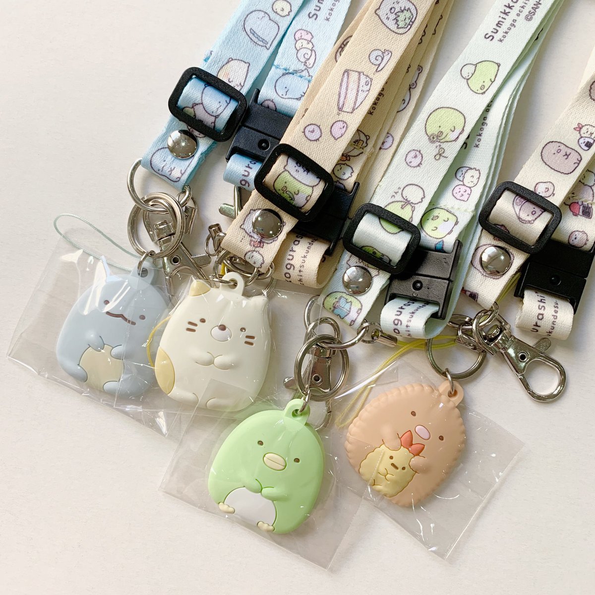 JunkuFr's tweet photo. Les cordons tour de cou avec Sumikko gurashi 🎈
#sumikkogurashi #sanx #kawaii
#すみっコぐらし #ネックストラップ
#librairie #junku #paris
#書店 #リブレリジュンク #ジュンク堂パリ https://t.co/ABi0gDKITk