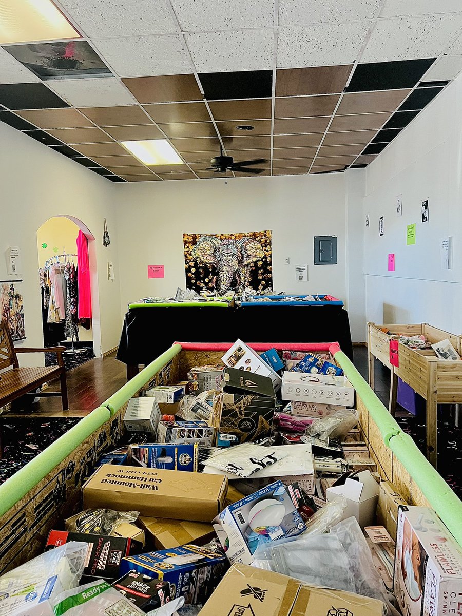 Lucky Binz is a bargain bin discount store like no other! Like a real life treasure hunt! The store is located 959 NM-314, Los Lunas, NM 87031. 
Their hours are
Sunday: 12-4 
Monday: 10-4
Tuesday: 10-6
Wednesday: 10-6
Thursday &amp; Friday: CLOSED
Saturday: 10-6
#luckybinz #loslunas