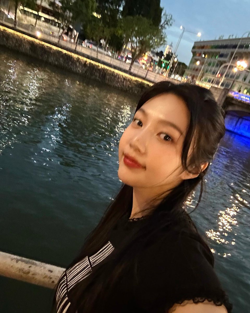 starIightjoyy's tweet photo. LITERALLY CRYING RN 😭😭😭 THE IG UPDATES WE'VE BEEN WAITING FOR AND SOME BAREFACED SELFIES AS A BONUS TOO 😭😭😭 https://t.co/55HUxX7b5F