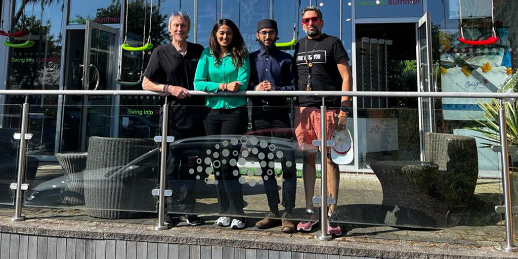 ‘A chance to shine’ – <a href="/_BCLA/">ʙᴄʟᴀ</a> student ambassadors given opportunity to study methods of award-winning optometry practice

Click here to read more -> bit.ly/3Xf1SY2

-> <a href="/TKSOptometrists/">👓 ᴛᴋꜱ ᴏᴘᴛᴏᴍᴇᴛʀɪꜱᴛꜱ</a> 

-> #Health #Wellbeing #StudentAmbassadors #Opticians #EastMidlands #London