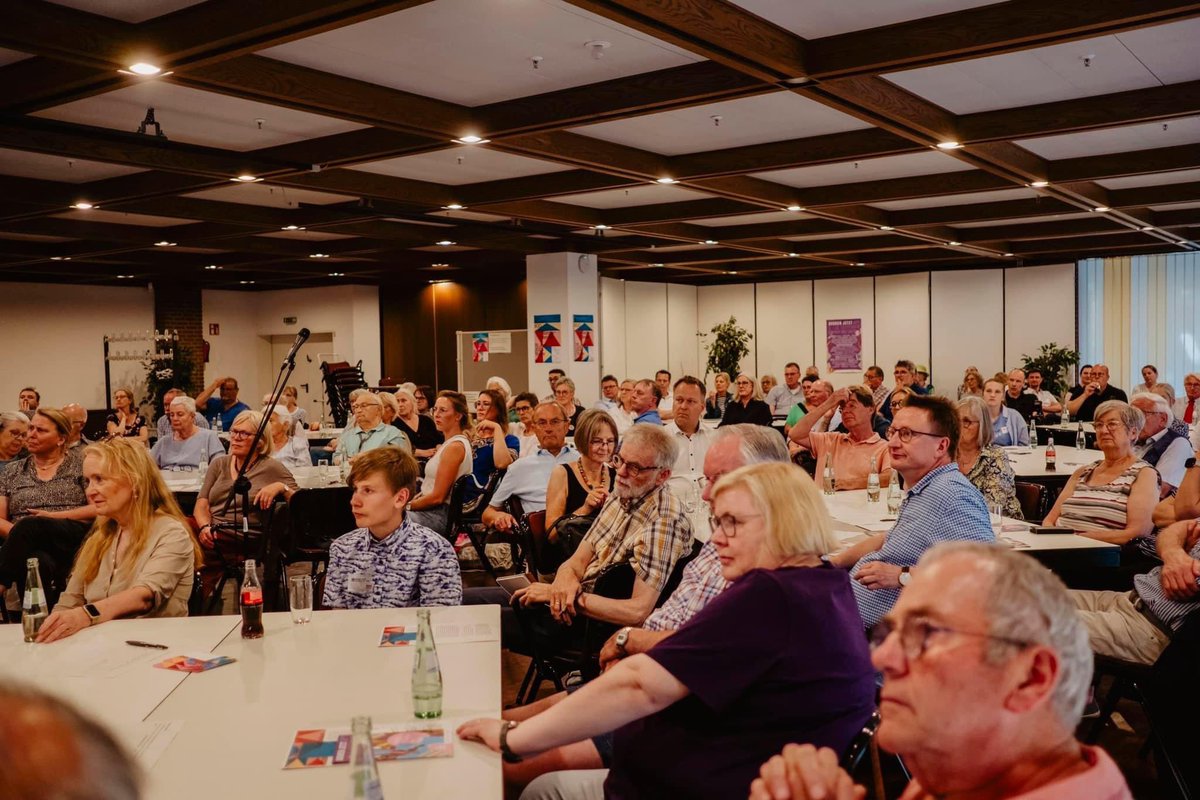 5 Thementische, 100 Gäste und eine Vielzahl an Ideen und Impulsen. Der Auftakt zum Stadtjubiläum, das in 2025/2026 ansteht, bot einen eindrucksvollen Einblick in die Wünsche und Ideen der Borkenerinnen und Borkener für den großen Geburtstag unserer Stadt. borken.de/800