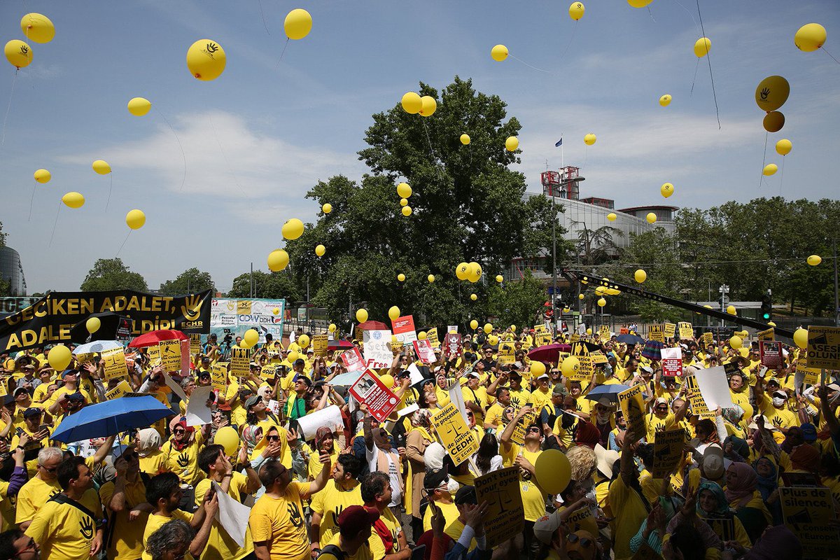 Bugün çok anlamlı bir etkinliği hep birlikte tamamladık. 
Katılan herkesin yüreğine sağlık. 
Taleplerimizin takipçisi olacağız. 
Bir daha gerek kalmamasını umsak da, bu haksızlıklar devam ettiği takdirde yine geleceğiz. 
SesVer AİHM
ECHR TakeAction
CEDH AgisMaintenant