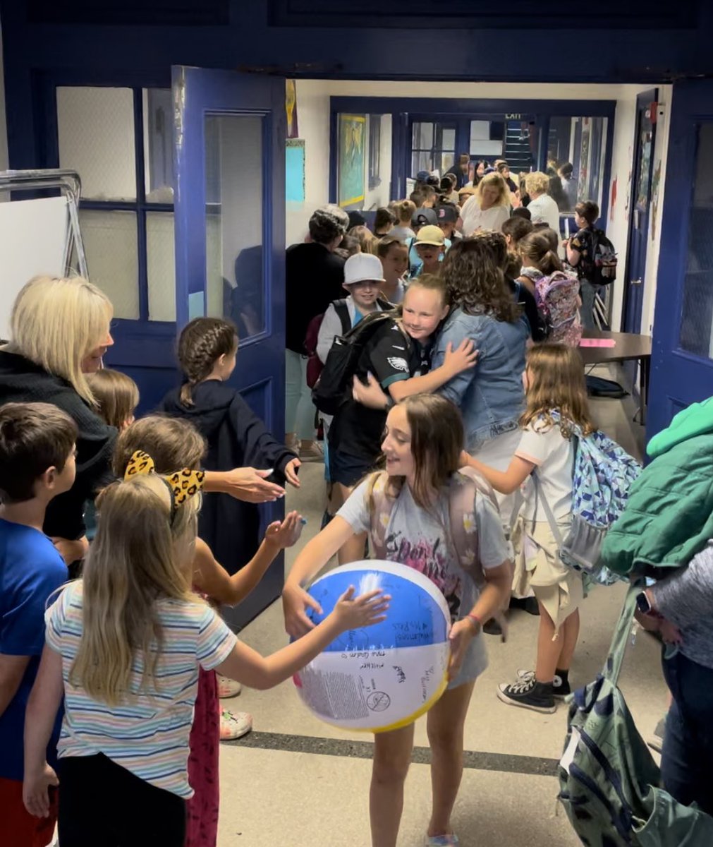 HadleySPS's tweet photo. We hope everyone has a great summer!!!! We will miss you all! 🌞 🍦#shinebright https://t.co/8Ho8EC2uxX