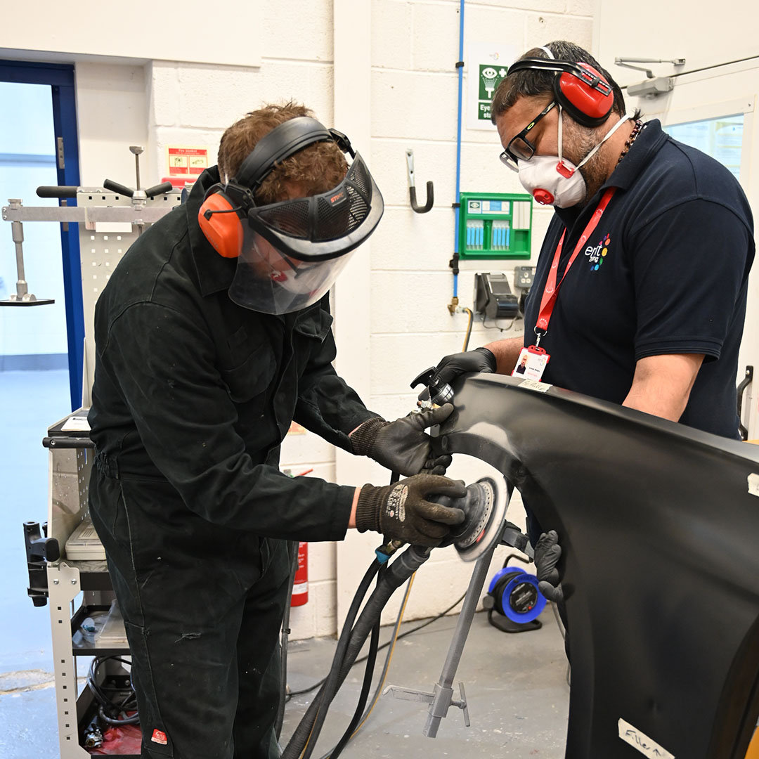 Today @RemitTraining it's the senior techs trying to win the #BodyshopAwards2023 Powered by @vizionnetwork Panel Technician category. 4 finalists are Darren Benjafield-Foray; Richard Evans-Evans Auto Bodies; Ryan Smith @ParkwayPrestige and Joel Tunstall @thevellagroupUK.