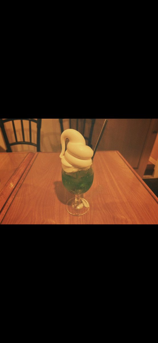 nemu8101's tweet photo. そういえば最近とても美味しいクリームソーダに出会ったんだった https://t.co/FXvuaaHYnC