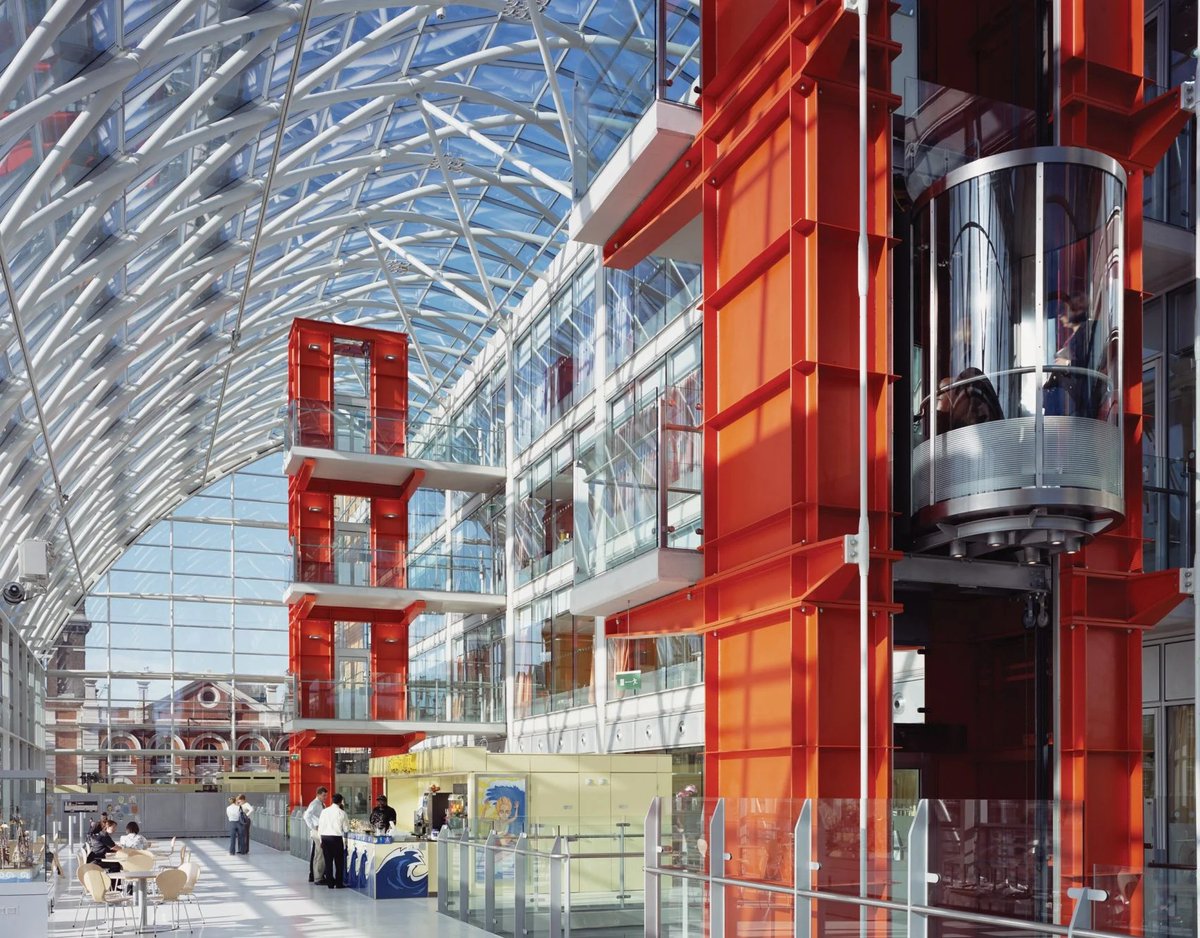 dezeen's tweet image. Ten key projects by high-tech pioneer Michael Hopkins: dezeen.com/2023/06/20/mic…