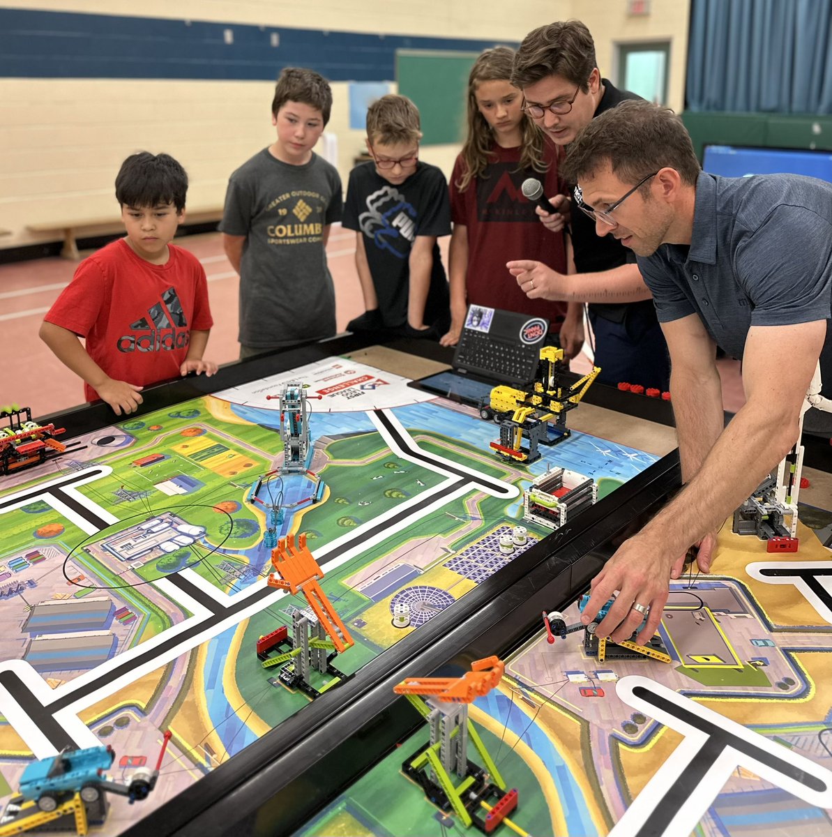 StAlexDragons's tweet photo. @firstlegoleague is in full swing here @StAlexDragons Great atmosphere and learning happening. Way to go!#STAdragons #stalexander #npscdsb @npsc_schools @CatholicEdu @CANFIRST https://t.co/8tGj83GzAZ