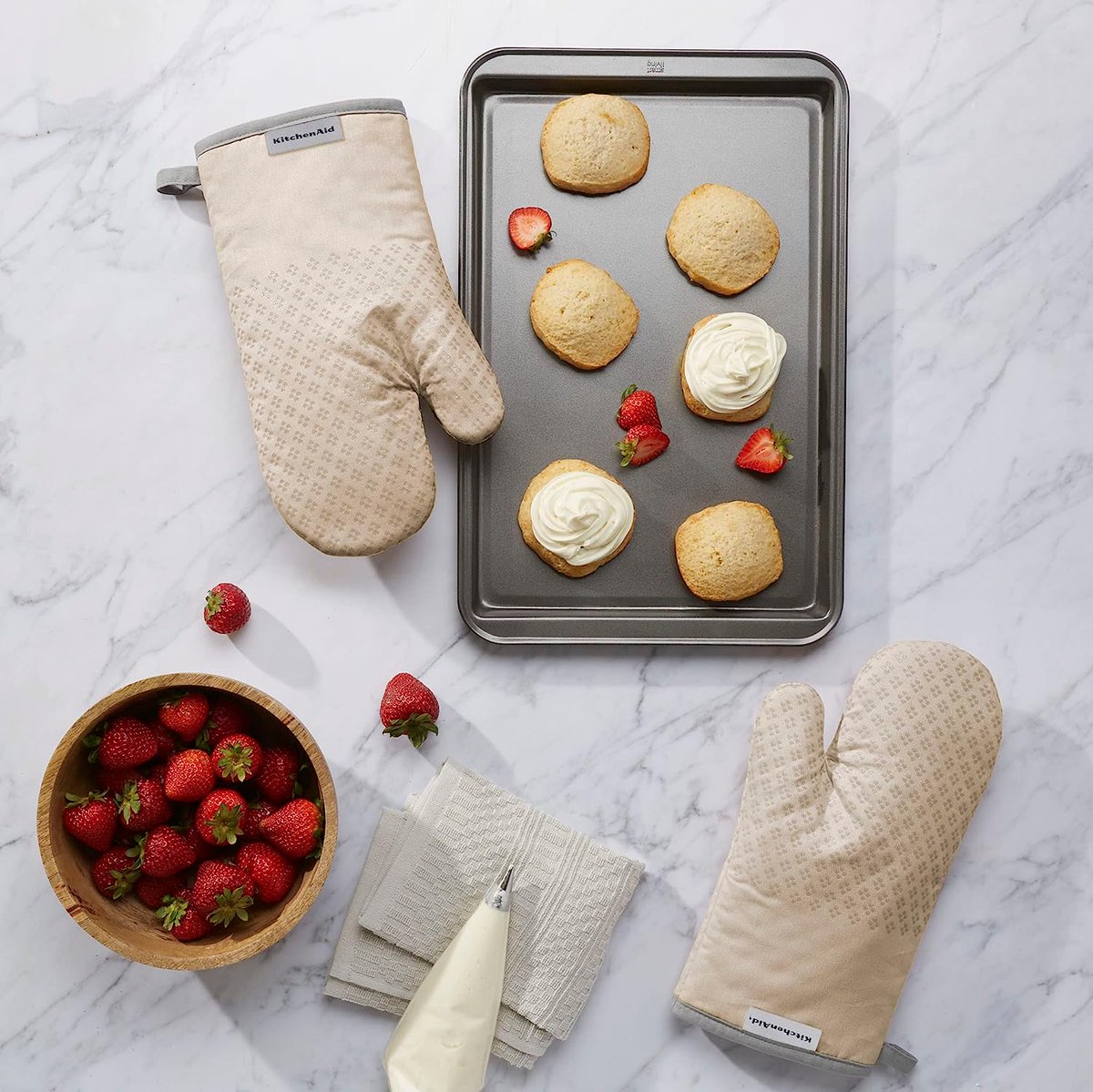 👍💬🔗 - 🙏🙏🙏
74% OFF | ONLY $7.20 | Price subject to change

Kitchenaid Asteroid Oven Mitt 2-Pack Set, Milkshake Tan, 7''X12.5''

Link: brikkis.com/product/pair-o…
#Ad #Brikkis #DealOfTheDay #70percentoff #kitchenaid #ovenmitt #ovensafe