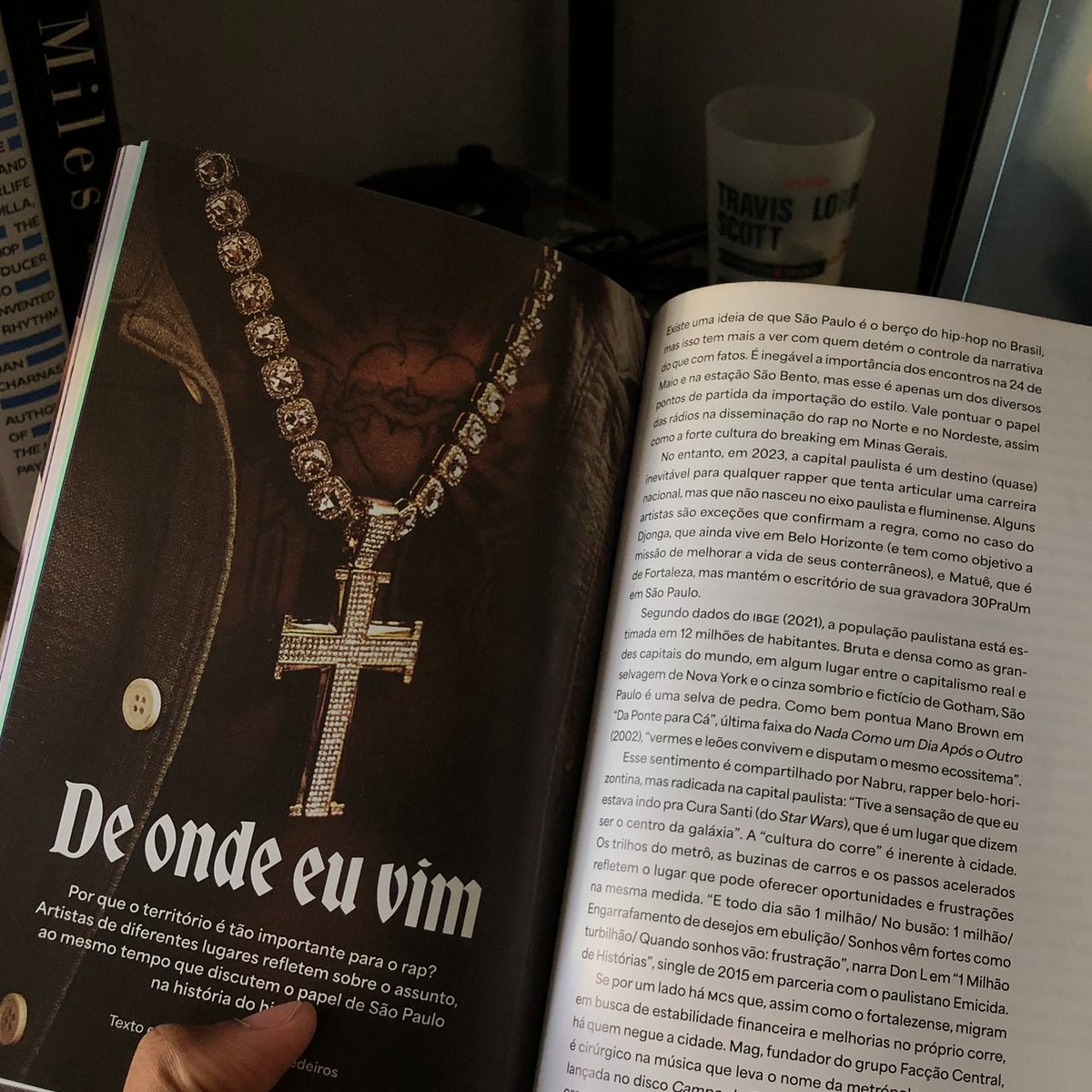jjjoaomedeiros's tweet photo. para a edição mais recente da Revista Balaclava (@balaclavarecs), pensei porque território é um tema tão importante para a música rap. 

com entrevistas e fotos de @1atc3, @thiagoveigh, @bkttlapa, @febemgibbs, @peroli_, @bruxahellena, @victorxama e outros https://t.co/6kcE0j0rGH
