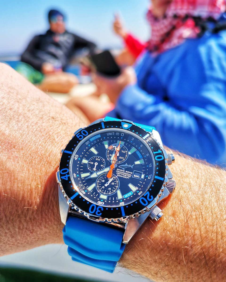 Friends are the sunshine of life 😎🌊👌

⌚️ DEPTHMETER Chronograph 300m #carribeanblue

See all watch details: bit.ly/30YwDHt

#scubadiving #chrisbenz #chrisbenzwatches #sharkproof #depthmeter #divewatch #divechronograph