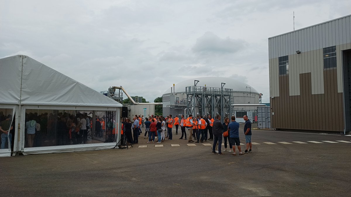 Inauguration de la Centrale #Biométhane Caux Vallée de Seine : l'installation de production de #GazVert 100% local d' <a href="/ENGIE_Bioz/">ENGIE BiOZ, 100% filiale du groupe ENGIE</a> injecte dans le réseau de distribution #GRDF l'équivalent de la consommation totale de Port-Jérôme ; soit 19 GWh/an.
#Energierenouvelable