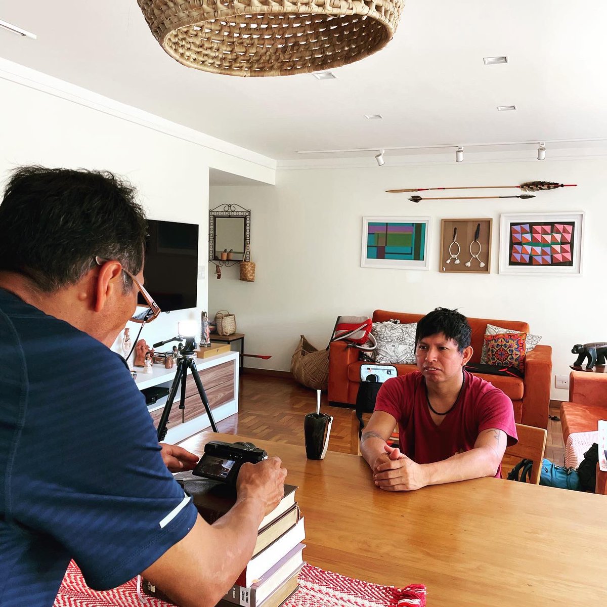 AscuriOrg's tweet photo. 🎬 Gravando!! 231. São reconhecidos aos índios sua organização social, costumes, línguas, crenças e tradições, e os direitos originários sobre as terras que tradicionalmente ocupam, competindo à União demarcá-las, proteger e fazer respeitar todos os seus bens. 📸 @kiripuku https://t.co/tiZZjffET4