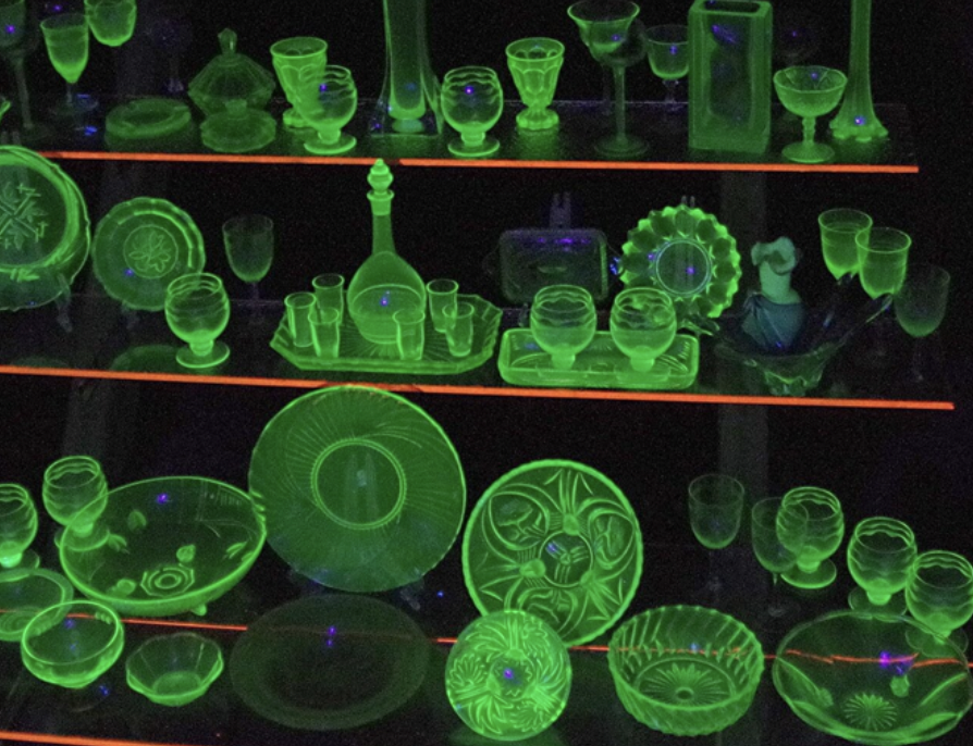 🔦 Discover the captivating glow of #UraniumGlass! 💚✨ Uncover the fascinating history and mesmerizing beauty of this radioactive treasure. Don't miss out on this illuminating read! #GlassArt #RadiantWonders
usatechblog.com/blog/how-to-id…