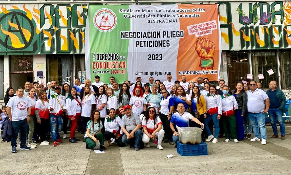 SintraunalUPN's tweet photo. @PalmaEdwin @CorteSupremaJ @CConstitucional Exigimos respeto para los trabajadores en la UPN, quienes llevan más de 2 décadas sin el reconocimiento de sus derechos y garantías a nivel laboral, político, salarial y humano.
@rizomalejo la voluntad de diálogo y negociación se demuestra en ACCIONES CONCRETAS!!!NO MÁS DEMAGOGIA https://t.co/YXC6cDsRpT