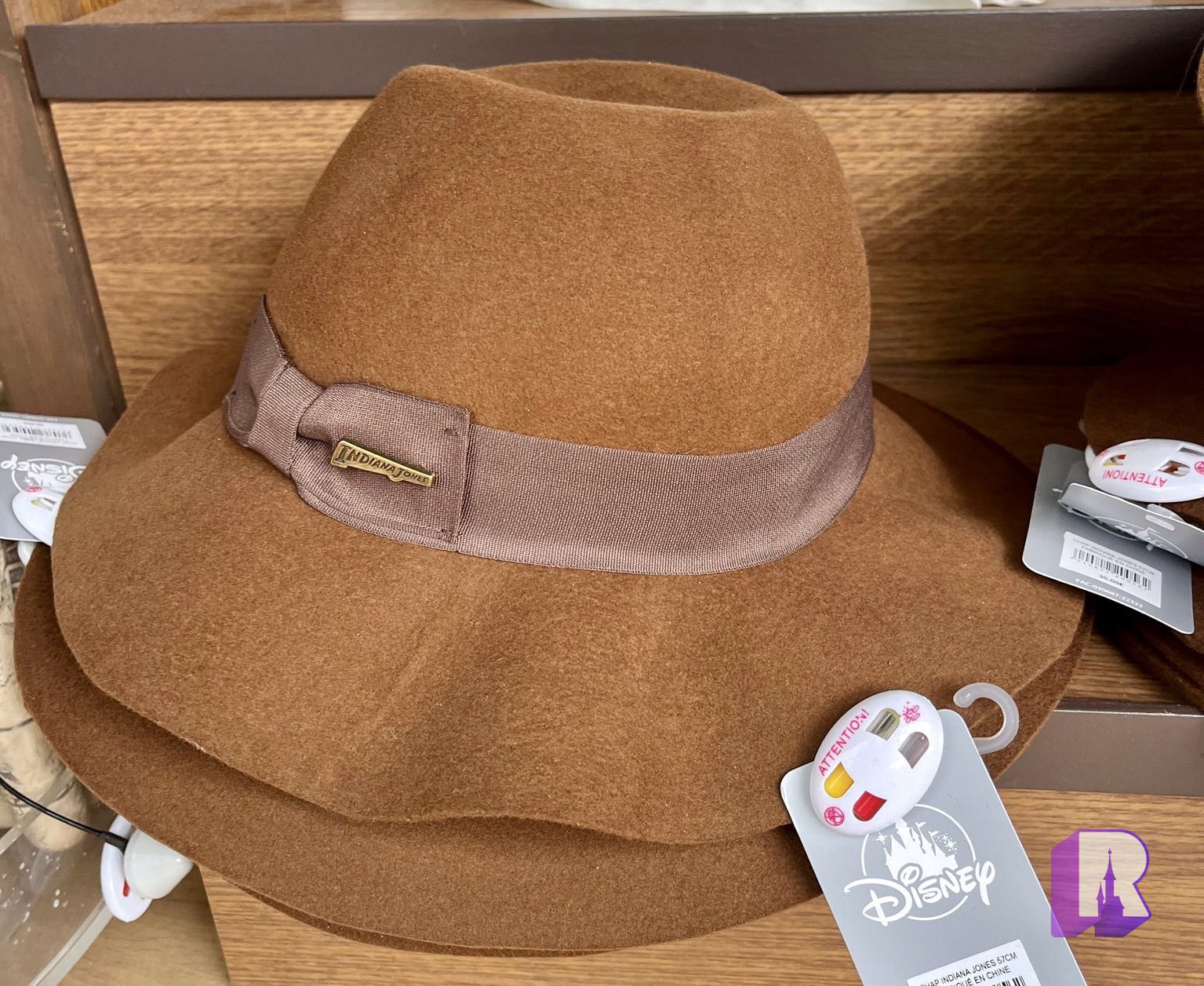 Indiana jones hat disney on sale