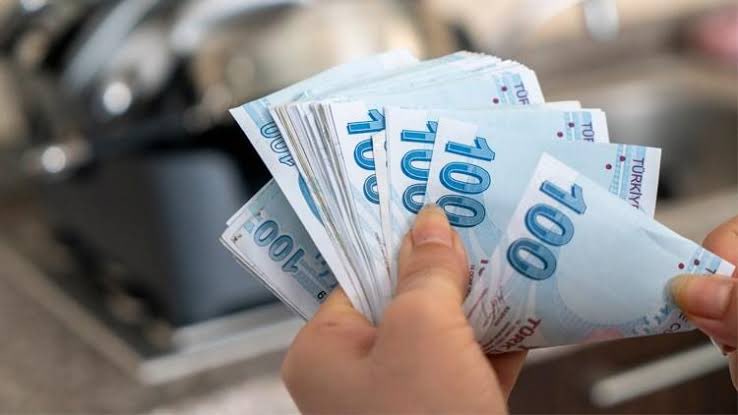 Asgari ücret 11 bin 402 TL oldu.