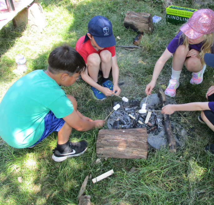 SalfordsSchool's tweet photo. Last week we welcomed some children from Reigate Parish Church Primary School to join in some outdoor challenges in our Woodland Discovery area. The children loved building dens, making and lighting fires and eating smores!

#glfschools #reigateandbanstead https://t.co/26VrwUHCzf