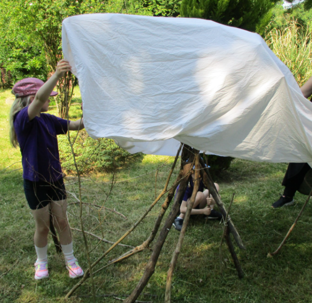 SalfordsSchool's tweet photo. Last week we welcomed some children from Reigate Parish Church Primary School to join in some outdoor challenges in our Woodland Discovery area. The children loved building dens, making and lighting fires and eating smores!

#glfschools #reigateandbanstead https://t.co/26VrwUHCzf