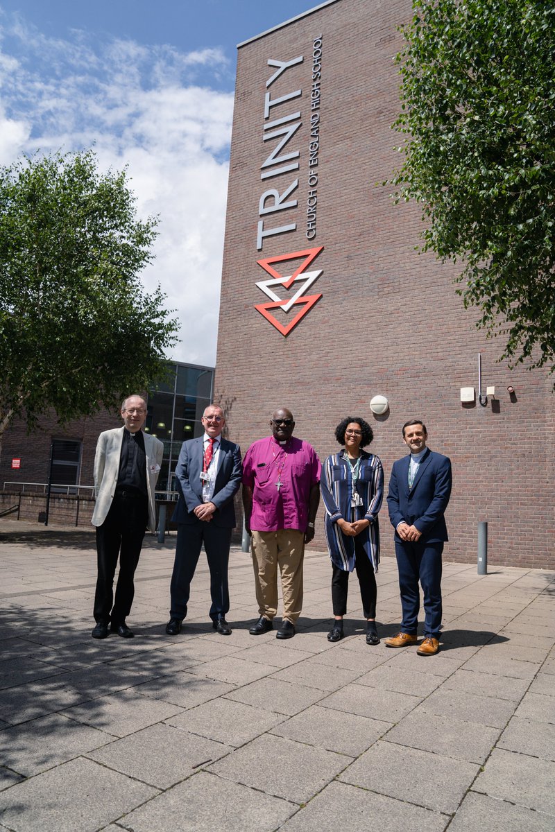 DioManchester's tweet image. Yesterday, we joined The Rt. Rev. Charles Davidson, the Bishop of Guyana, during a visit to @TrinityHighMcr as part of his visit to the diocese for the #Windrush75 anniversary!

Find out more about his visit ⤵
manchester.anglican.org/bishop-of-guya…