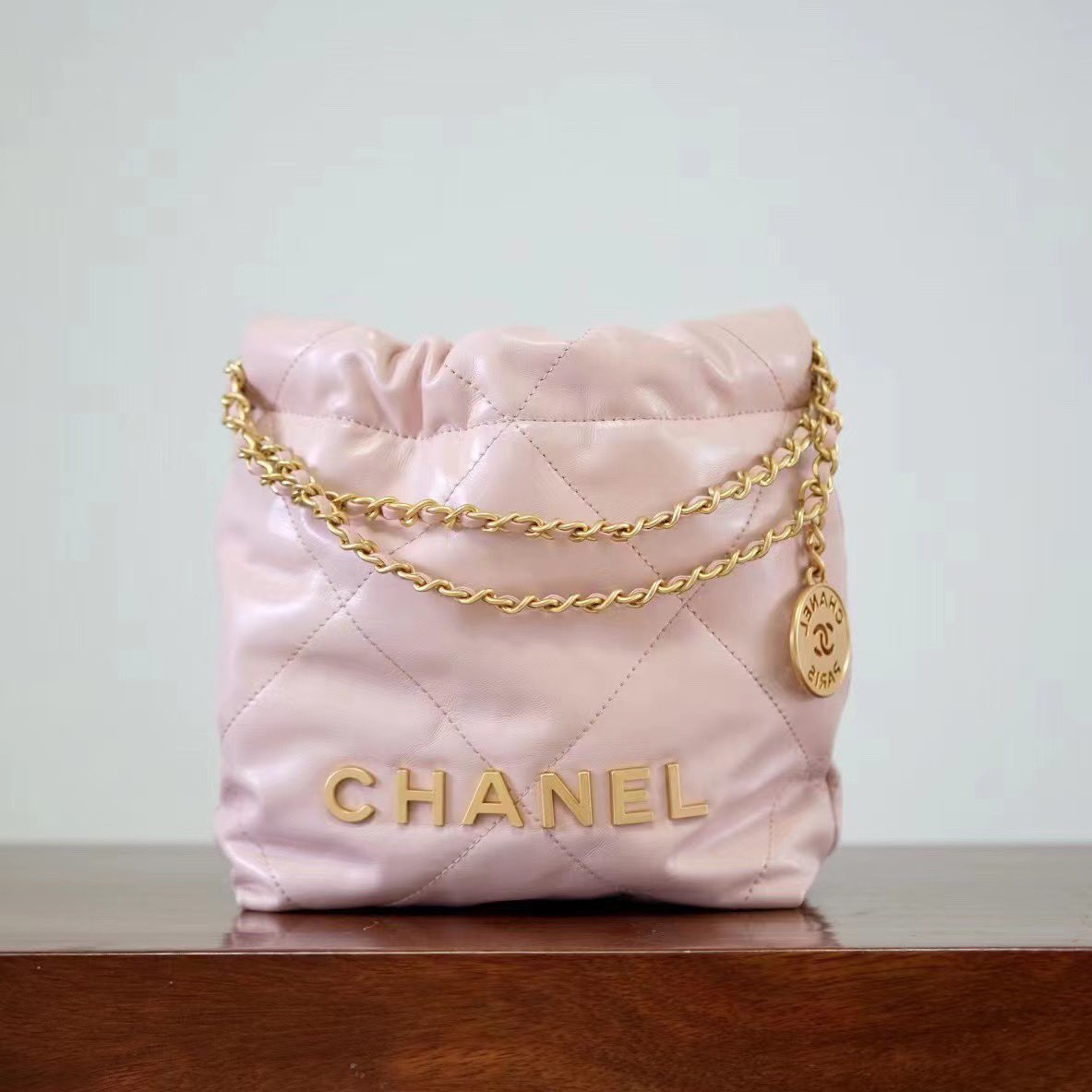 {Authentic Grade}Ch@nel 23🆕𝖬𝗂𝗇𝗂 ~Pink girl heart💗~Summer must-have item~It has become popular all over the Internet before it goes on the market~The hardware is all copper𝟤𝟦𝖪retro gold~The leather is the original shiny calfskin  ~Size: 20-19-6 𝖼𝗆 real shot in stock