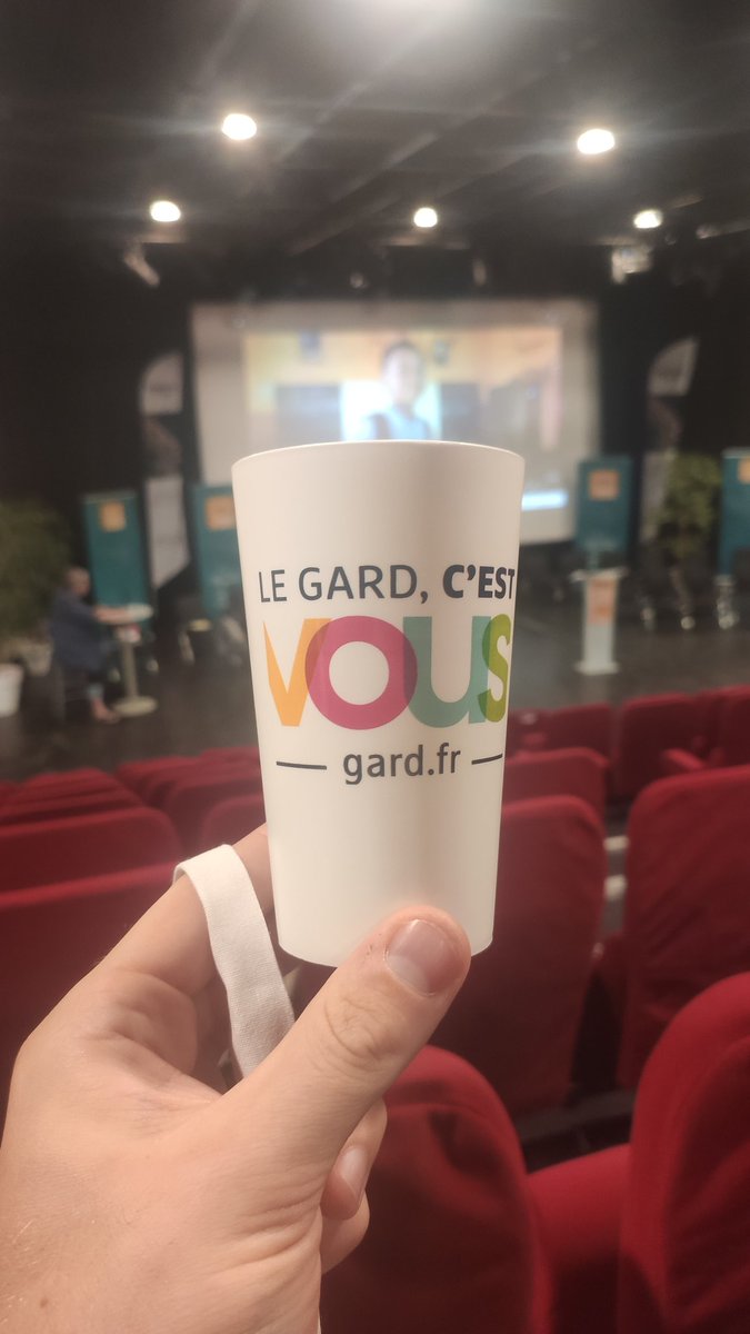 APierronML's tweet image. Avec mon collègue CPE, nous représentons les adultes référents du collège les Oliviers dans le cadre de la journée de clôture de la première année de mandat de nos élèves. Un bien belle journée et de beaux projets à venir. @Clg_LesOliviers @VBouget @Gard