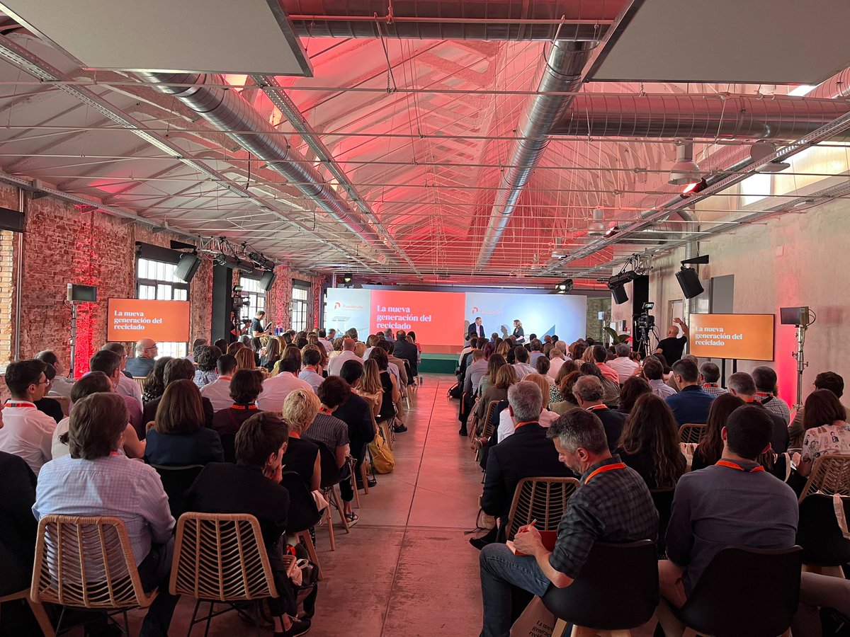 CEPESCA's tweet image. #EconomíaCircular ♻️La responsable de Innovación y Proyectos de Cepesca, Nadia Moalla, asiste a la presentación de #Procircular, el nuevo #SCRAP que abarca todos los #envases y materiales