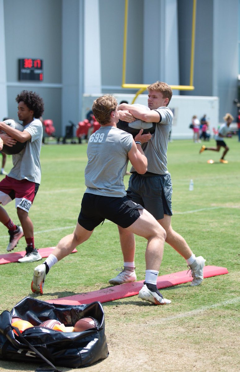 JoelrvanGelder's tweet photo. Throwback to the @PPIRecruits Dreamchasers tour. It was the best experience I have ever had! Thank you coach @WrightJody and @CoachSBeamer for having me during this insane @GamecockFB camp and unofficial visit.

@BCollierPPI @ElitePrestige2 https://t.co/4AQoELsP1o