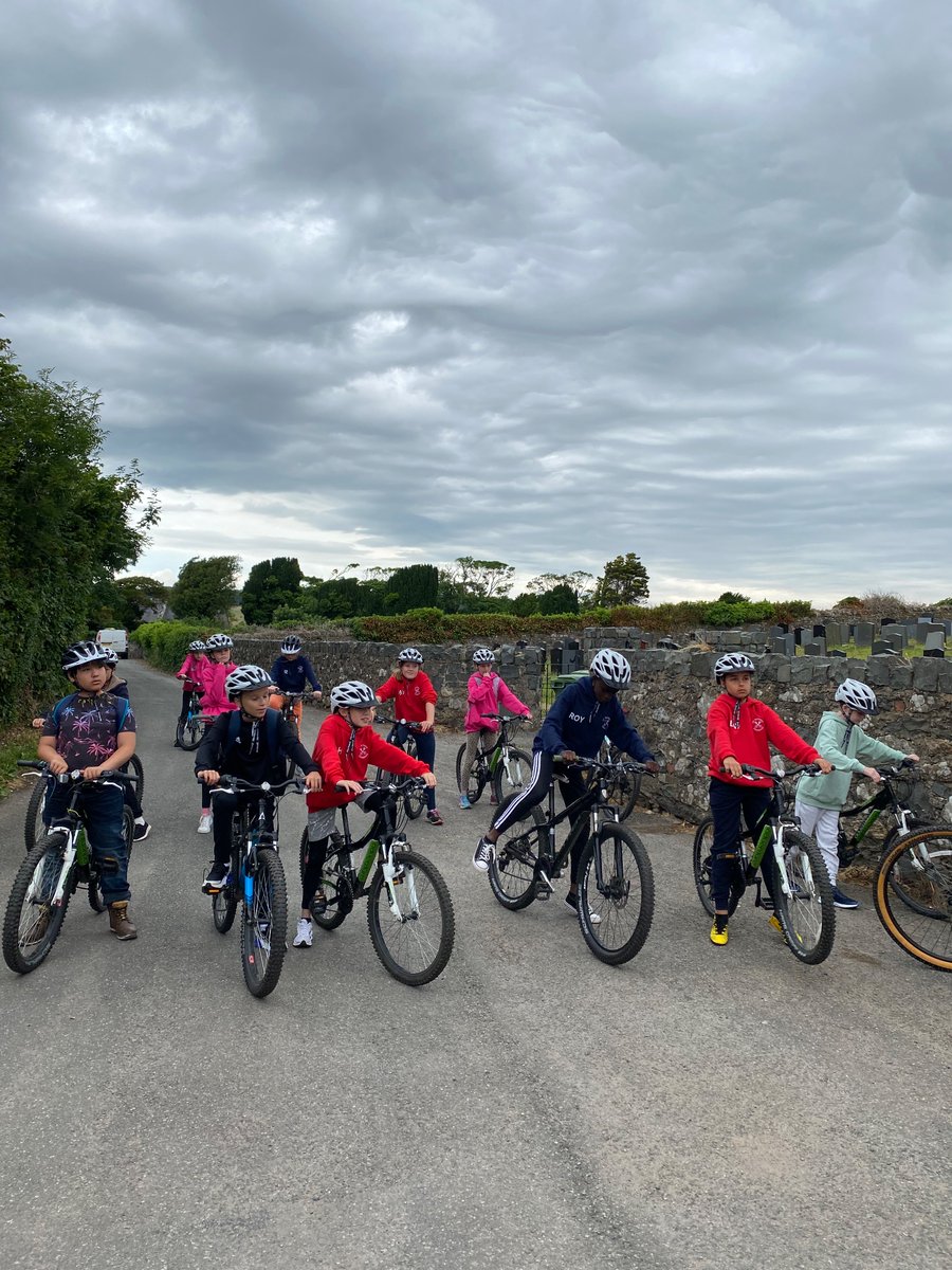 EdgmondStPeters's tweet photo. Groups 1 and 2 have cycled to Caernarfon this morning for ice creams… 🚴🍦 https://t.co/tlEAFf0sy8