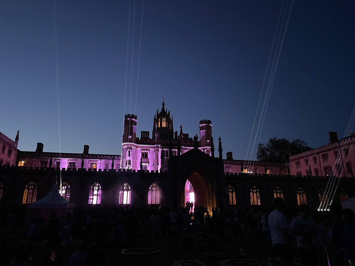 m_dhada_'s tweet photo. Fabulous St Johns May concert followed by the Trinity fireworks and midnight chaos on river Cam! @Cambridge_Uni @stjohnscam https://t.co/JnjD9sh4O1