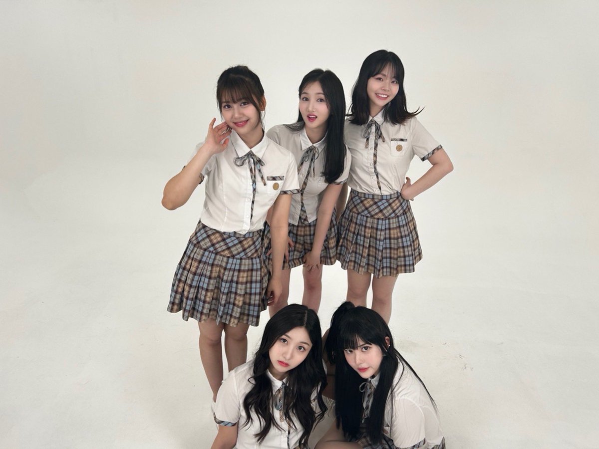 Busters_idol's tweet photo. 오늘은 촬영했어요~💖
말 안듣게 생겼지만 말 잘 들어요!!😚🫡

#busters #버스터즈 #バスターズ
#JIEUN #지은 #ジウン
#TAKARA #타카라 #タカラ
#MINJI #민지 #ミンジ
#seira #세이라 #セイラ
#NAMI #나미 #ナミ https://t.co/vVrLpwQLCh