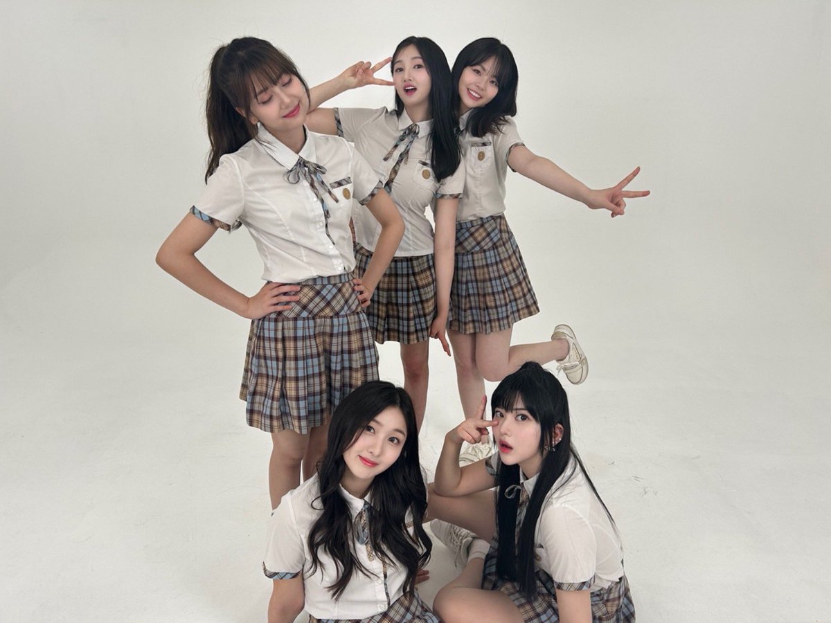 오늘은 촬영했어요~💖
말 안듣게 생겼지만 말 잘 들어요!!😚🫡

#busters #버스터즈 #バスターズ
#JIEUN #지은 #ジウン
#TAKARA #타카라 #タカラ
#MINJI #민지 #ミンジ
#seira #세이라 #セイラ
#NAMI #나미 #ナミ