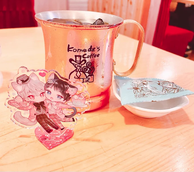 今日はお外で頭脳労働してきた 暑い日はアイスコーヒーだね  久々にエビカツ頼んだらやっぱり大きさに圧倒ごちそうさまでした!