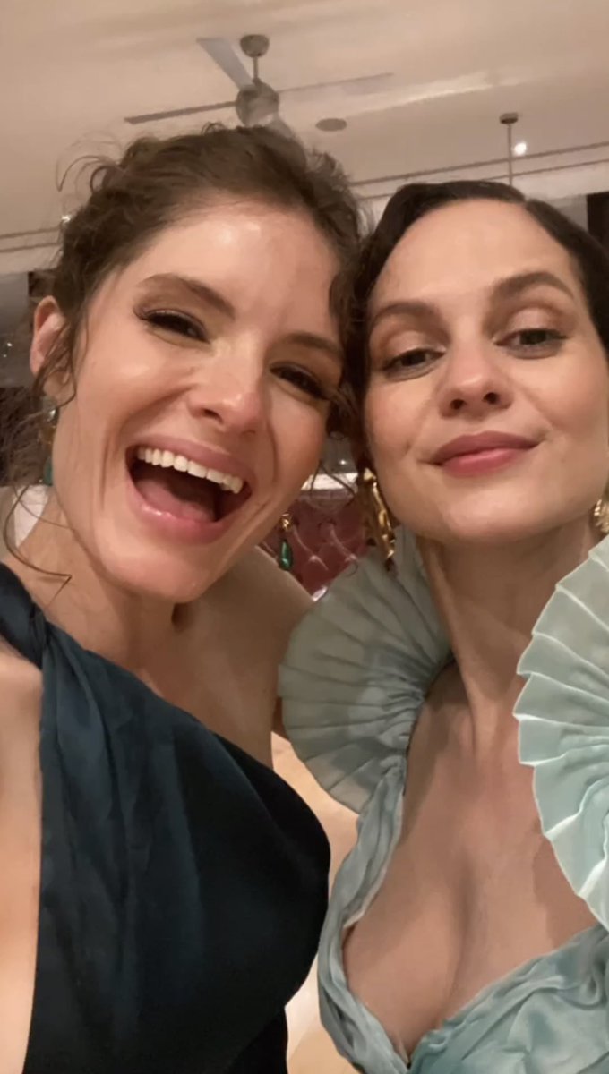 PiccolaMafs's tweet photo. Lo REINAS POTRAS Y MUJERONES que son estas dos 🔥🔥🔥✨ en serio que demasiada perfección en una foto, me encanta lo amigas que son, como se apoyan entre sus proyectos y 👉🏻👈🏻 como quedan cositas bonitas de la plataforma LAS AMO MUCHÍSIMO🥺🫶🏻💜✨ #MelanieZanetti #OliviaApplegate https://t.co/9vCutDHPKv