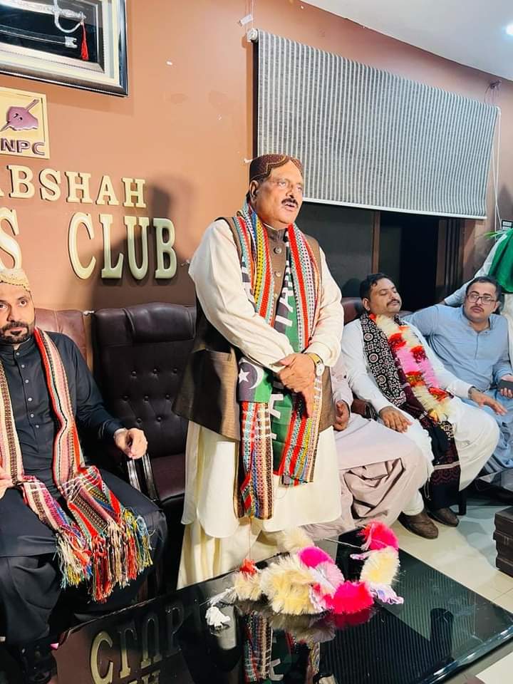 ZubairJamaliPK's tweet photo. Along with Mayor Nawabshah Qazi Rasheed Bhatti and Deputy Mayor Mubashir Arain visited Press Club Nawabshah after successful historical relly at Nawabshah, Qazi Shahrukh Rasheed Bhatti, Shahjahan Bhatti Ali Ahmed Jat Usama Joyo were also present

@MayorQazi56029
@ChMubasherArain https://t.co/InXbNVA9VD