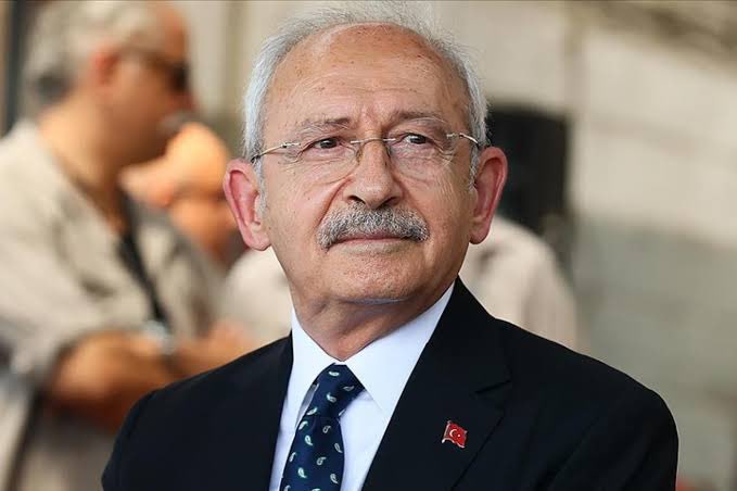 Kemal Kılıçdaroğlu: 

“Türkiye'nin aydınlığa kavuşması için değil 6’lı masa gerekirse 16'lı masa kuracağım.”